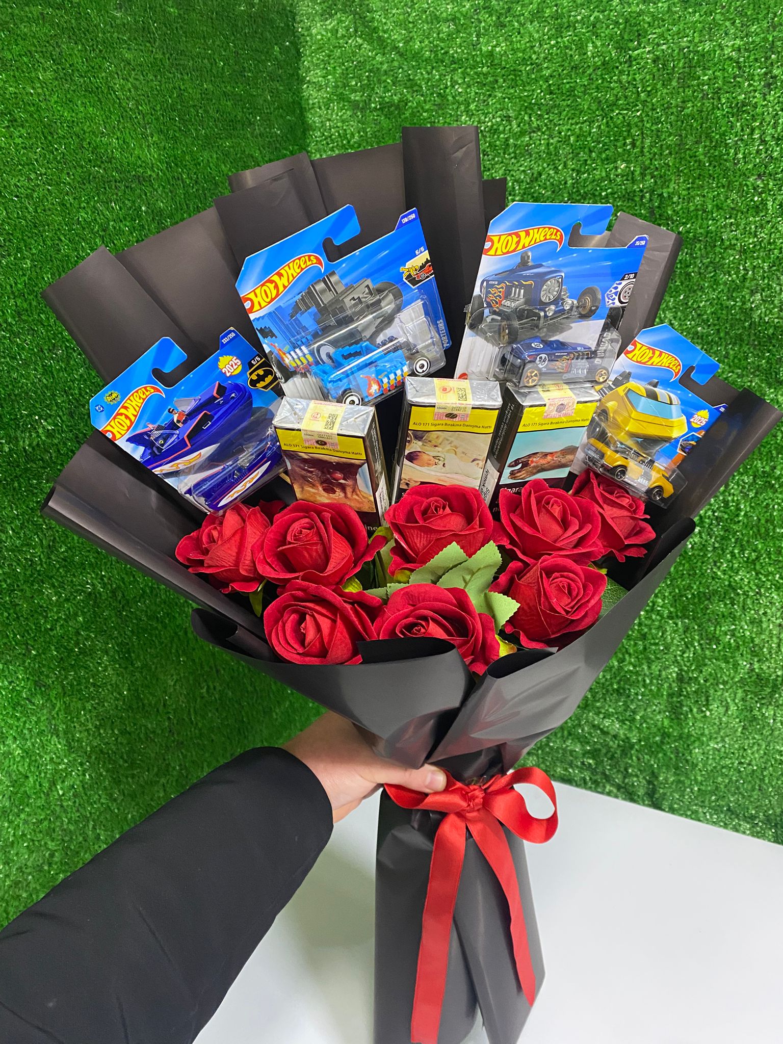 Erkeklere Özel Konsept Hediye Buketi (Araba & Sürpriz Set)